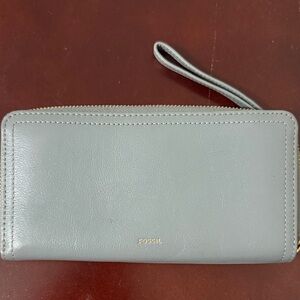 Fossil Light Blue Leather‎ Wristlet
7.75” x 4”
